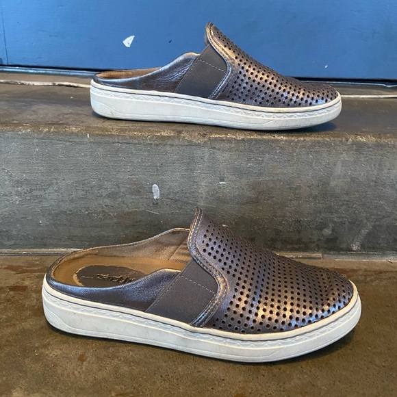 Earth Metallic Pewter Perforated Leather Mules - Picture 2 of 7